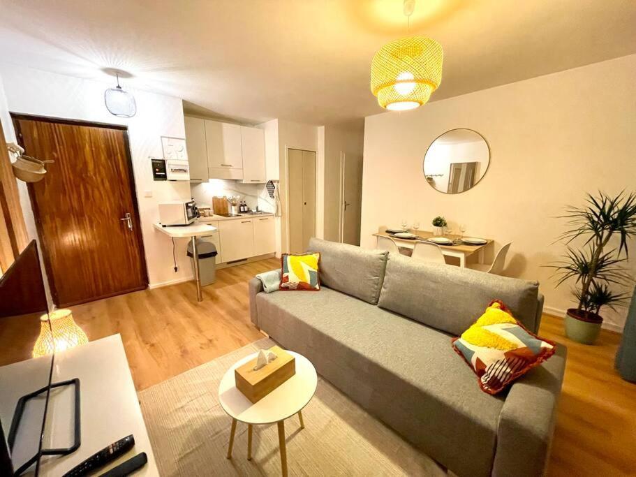 - Lit Queen Size - Proximite Geneve Appartement *